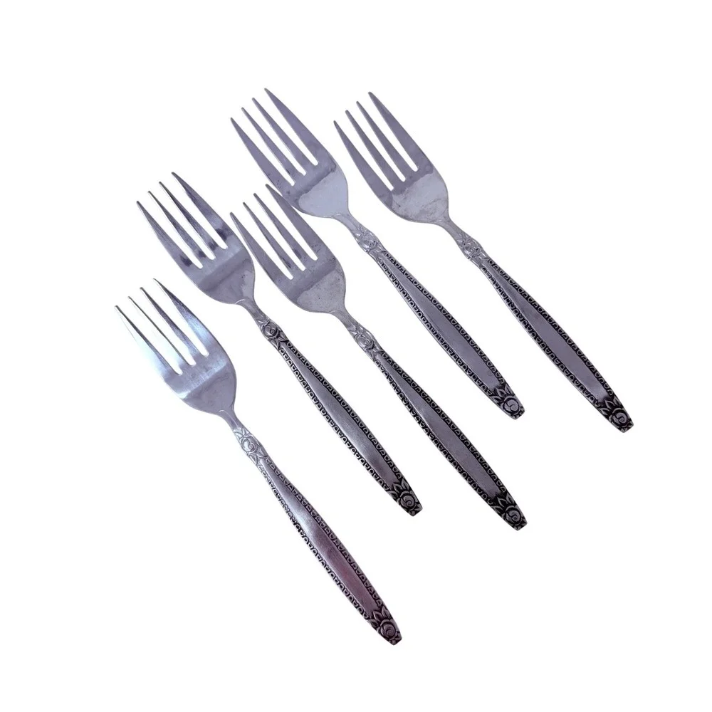 4 Dinner Knives 8 1/2